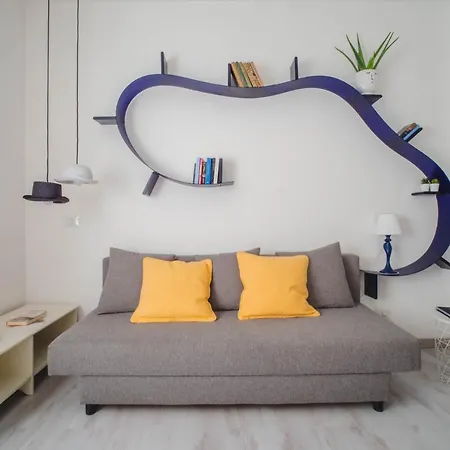 Lady Butterfly - Metro A Lucio Sestio Rome