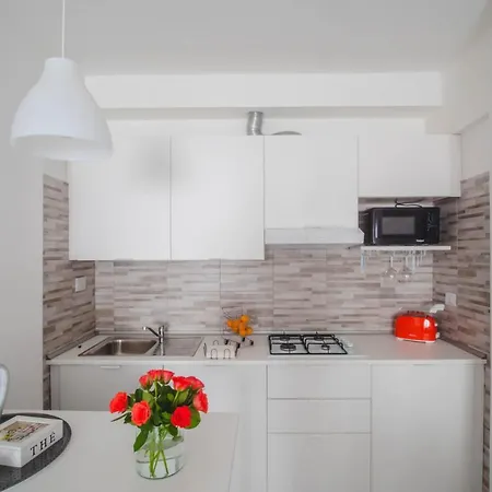 Apartment Lady Butterfly - Metro A Lucio Sestio *