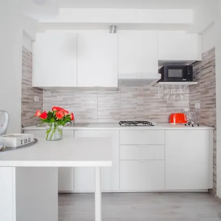 Lady Butterfly - Metro A Lucio Sestio Rome