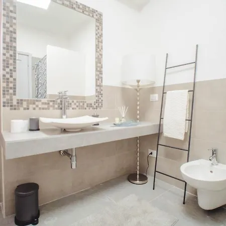 Lady Butterfly - Metro A Lucio Sestio Apartment